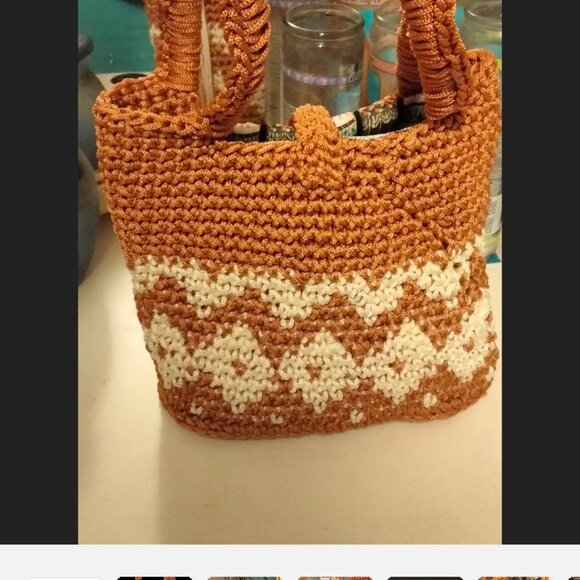 Designer Diamond Pattern Top Handle Handbag - Picture 2 of 6